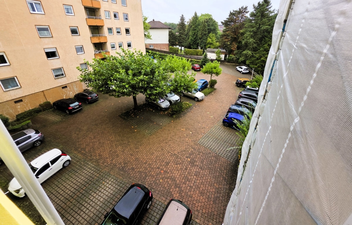 2 ZKB Wohnung mit Balkon in Saarbrücken zu vermieten-Blick in den Hof