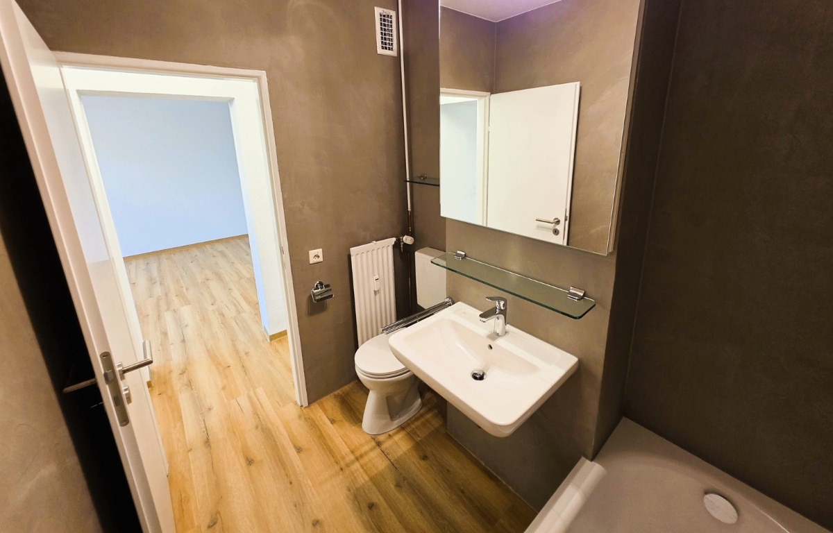 2 ZKB Wohnung in Saarbrücken zu vermieten-Badezimmer