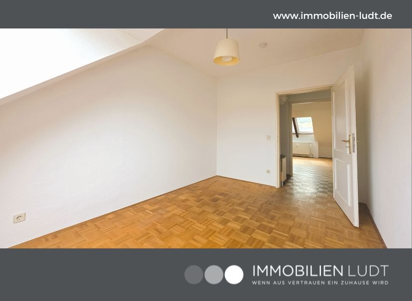 Immobilien Saarland - Dachgeschosswohnung ETW in Saarbrücken