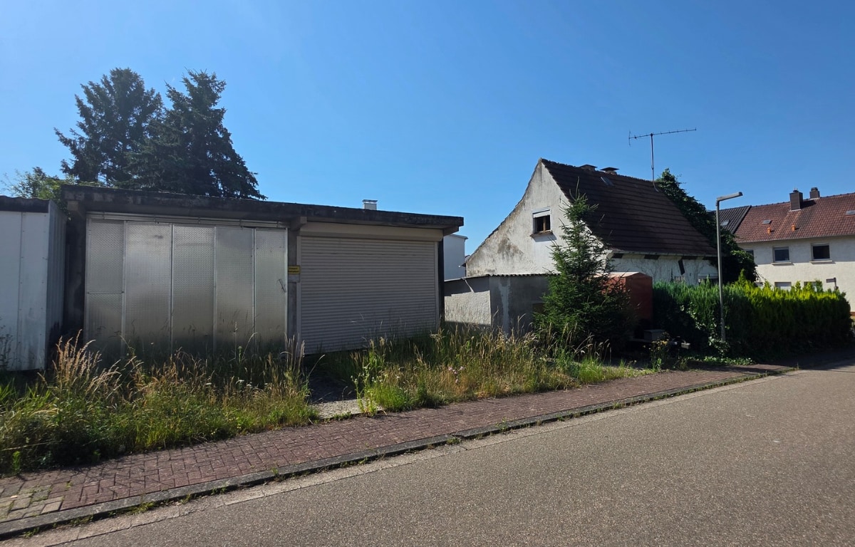 EFH mit großer Werkstatthalle in Ottweiler - Aussenansicht