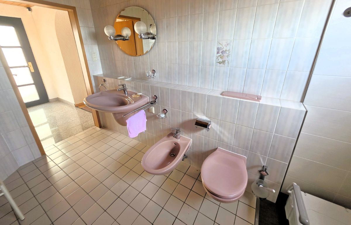 EFH zu verkaufen im Saarland- Badezimmer