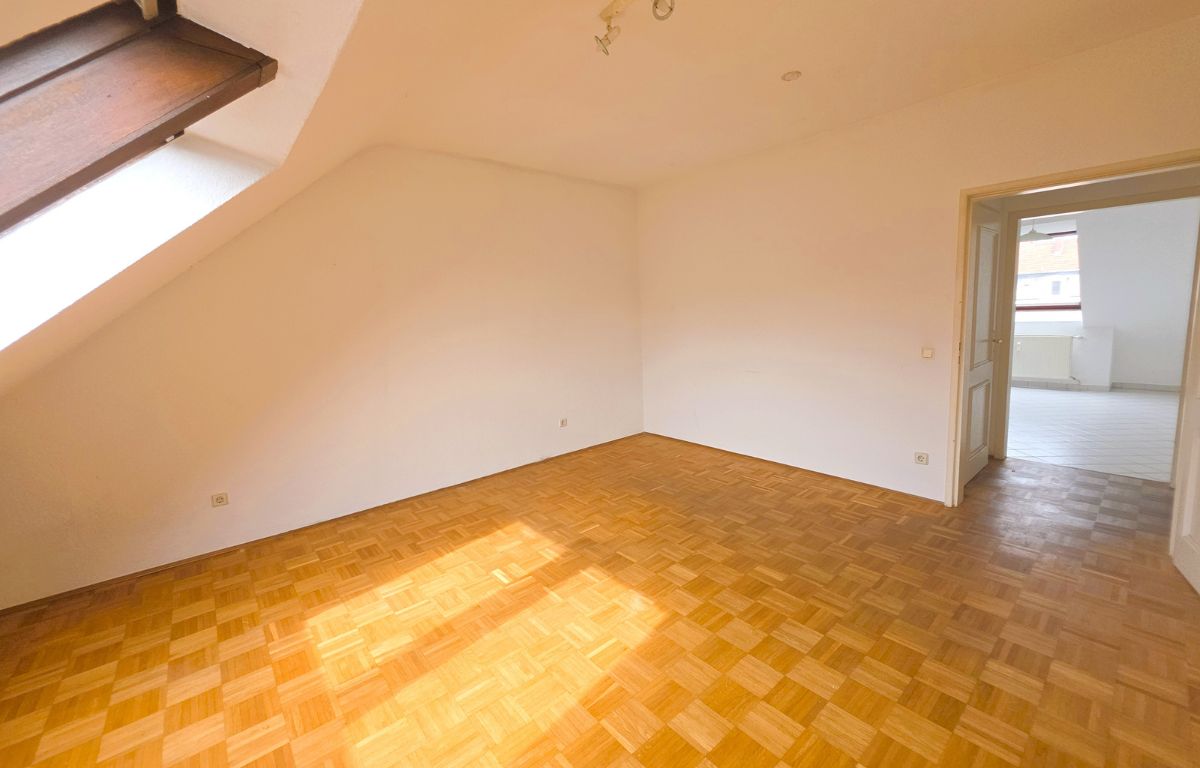 3 Zimmer Dachgeschosswohnung kaufen- 66121 Saarbrücken