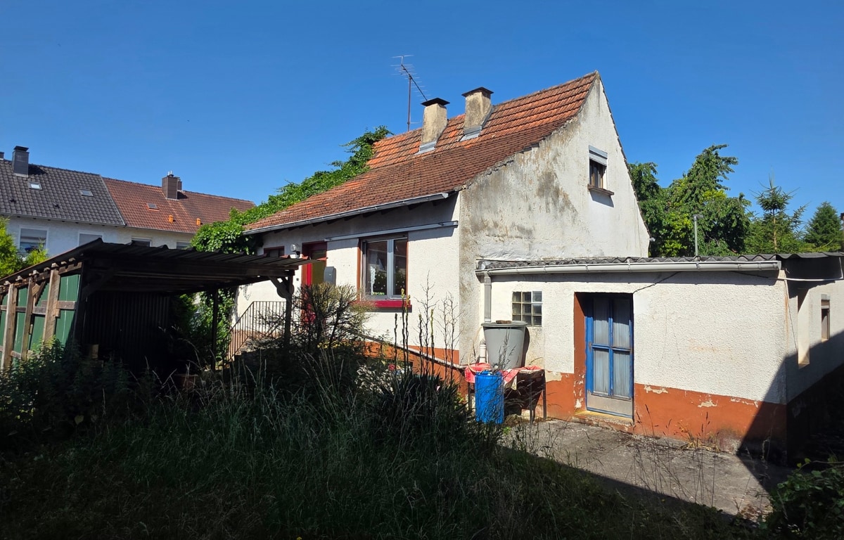Charmantes Wohnhaus auf Eckgrundstück mit großer Werkstatthalle in Ottweiler
