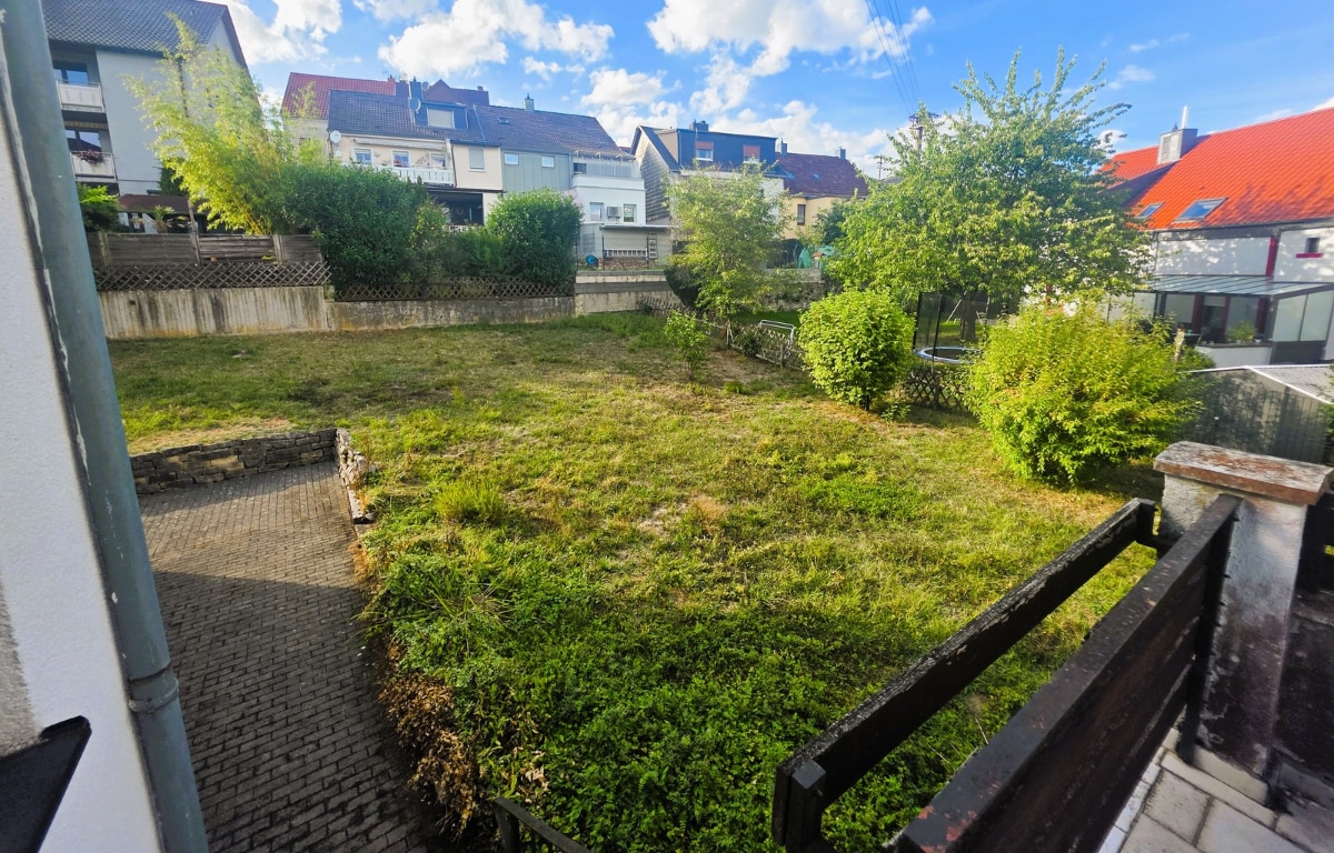 Einfamilienhaus mit zusätzlichen Grundstück in Fischbach - Garten