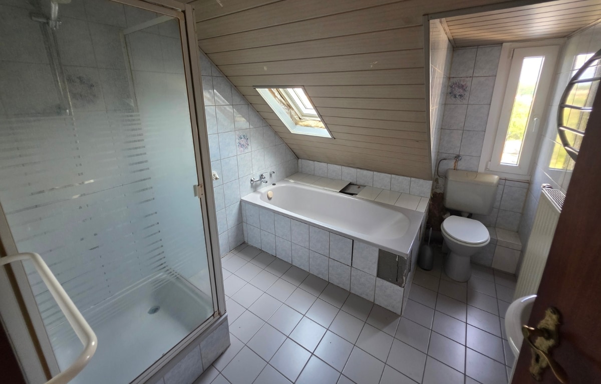 MFH in Merchweiler-Badezimmer
