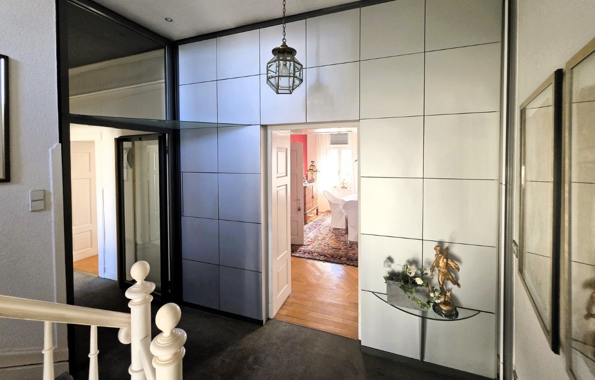 Wohn- und Geschäftshaus in Quierschied - Treppenhaus mit Zugang zum Esszimmer